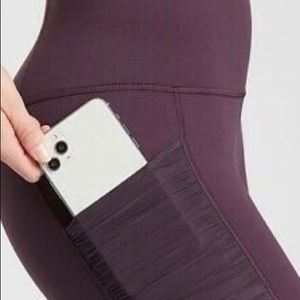 Athleta Mesh Me up Stash Pocket 7/8 size small